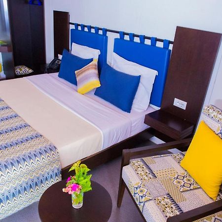Dunia Hotel Ouagadougou Loumbila エクステリア 写真