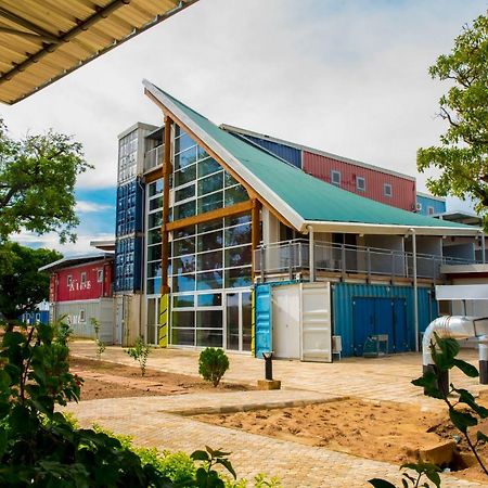 Dunia Hotel Ouagadougou Loumbila エクステリア 写真