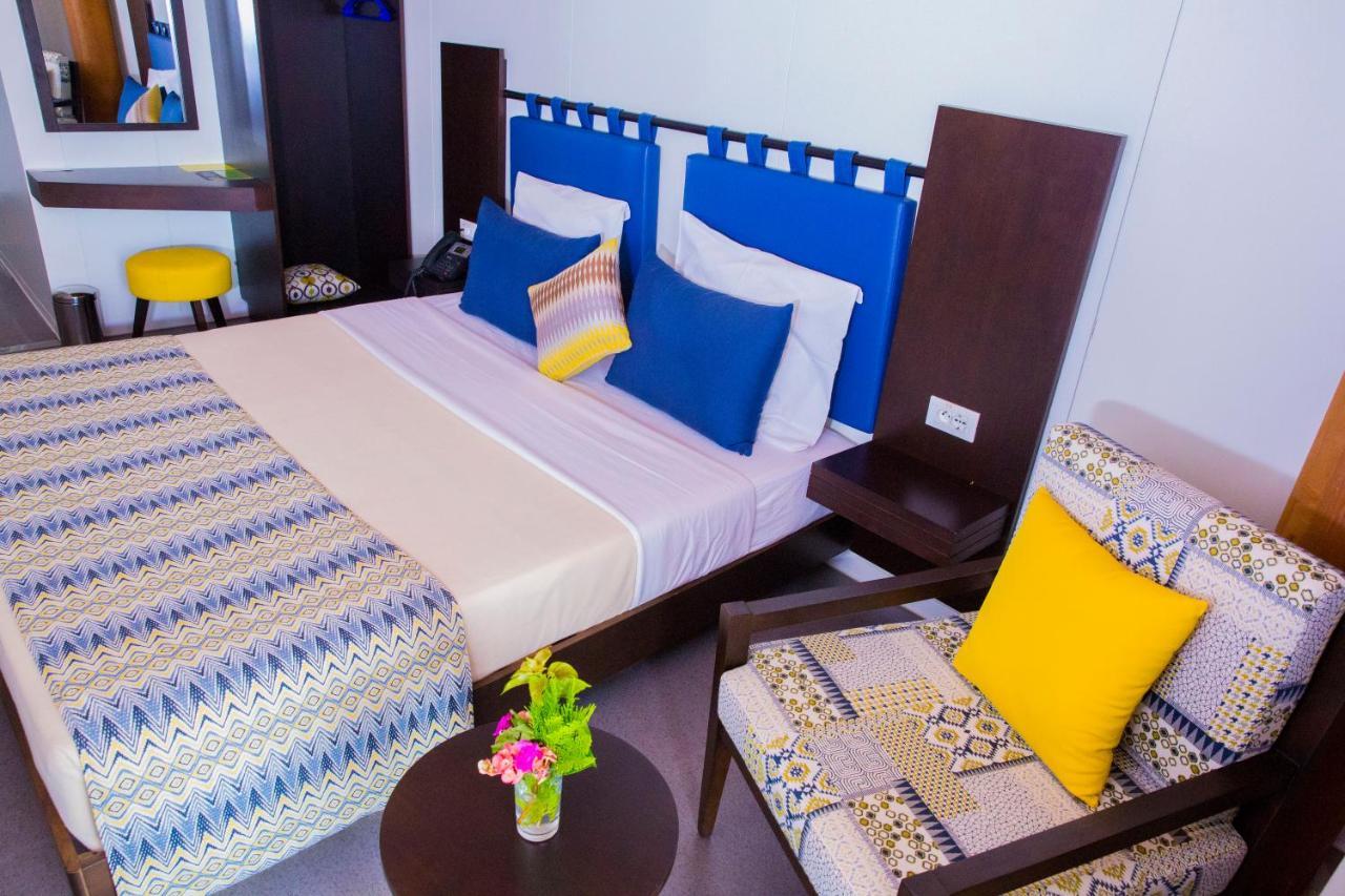 Dunia Hotel Ouagadougou Loumbila エクステリア 写真